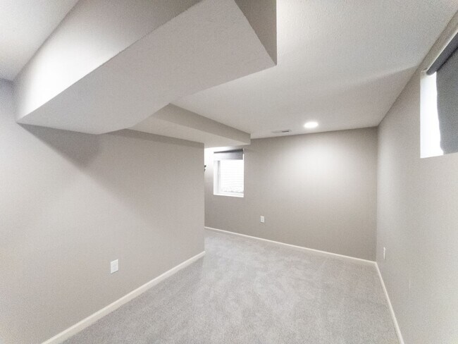 Building Photo - 5039 Miami St