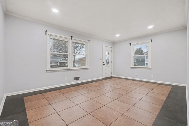 Building Photo - 2874 Cheney St