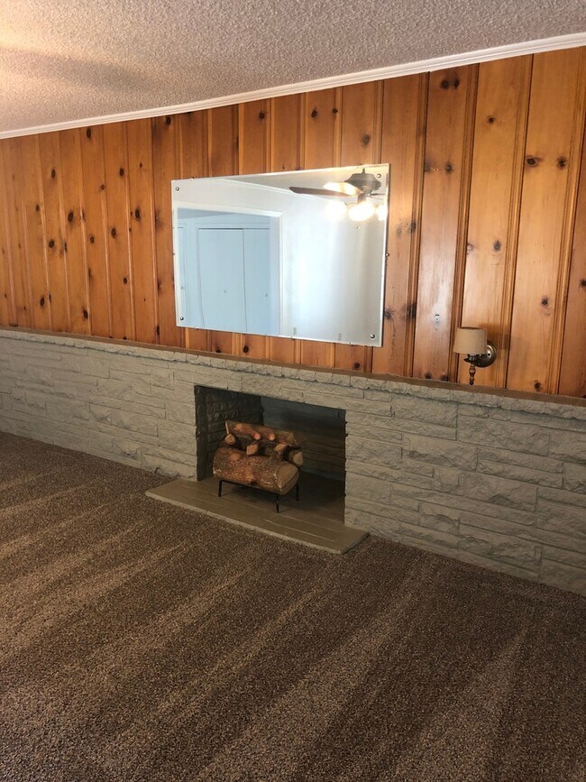 Building Photo - CLOSE TO ACU!  3 BED, 1 BATH!