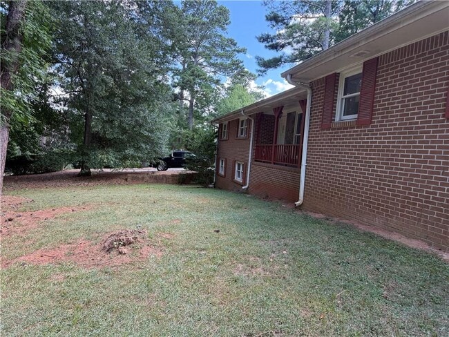 Building Photo - 3155 Oak Dr