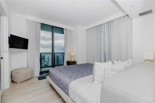 Building Photo - 1300 S Miami Ave