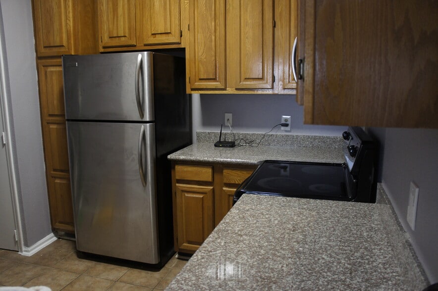 Kitchen, stainless appliances, granite - 2209 S Braeswood Blvd