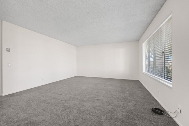 Building Photo - Wonderful Location & Value in Oceana 55+ Community