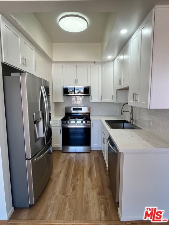 Building Photo - 533 S St Andrews Pl