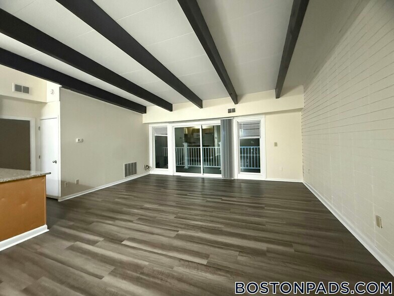 Building Photo - 16 Westgate Dr