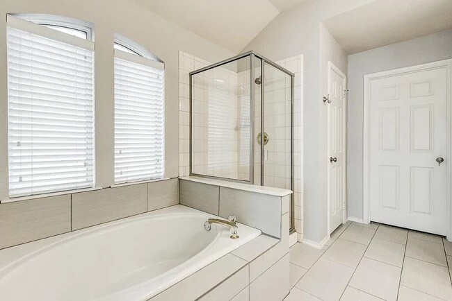 Building Photo - 4844 Grinstein Dr