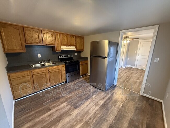 Building Photo - 1127 Lincoln Ave