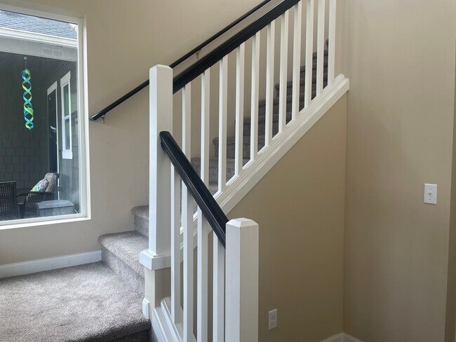 Building Photo - Beautiful 4BR Lacey home