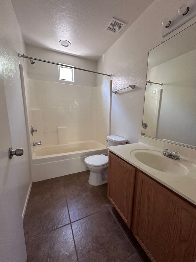 Building Photo - 3 bedroom home in a gated community