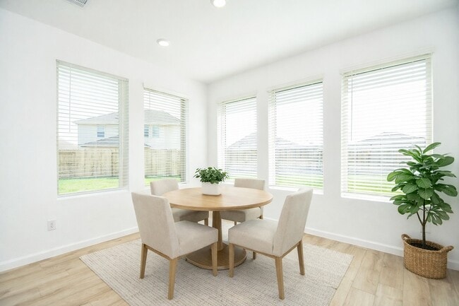 Building Photo - 5624 Frst Cv Dr