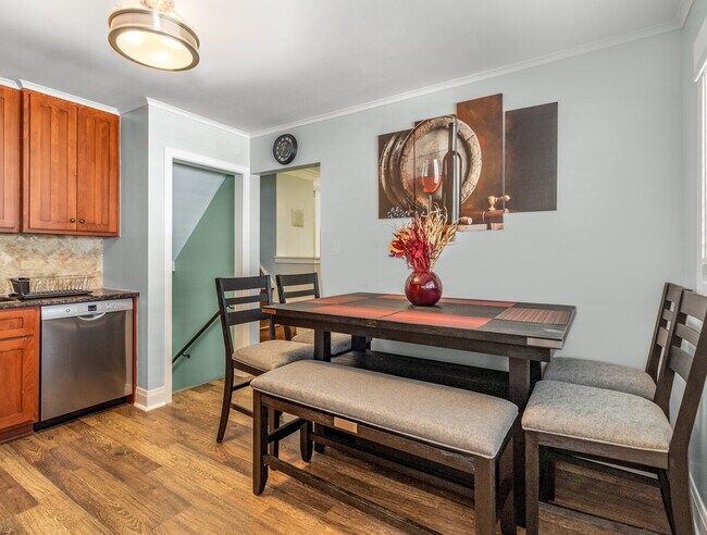 Building Photo - 5258 Washington St