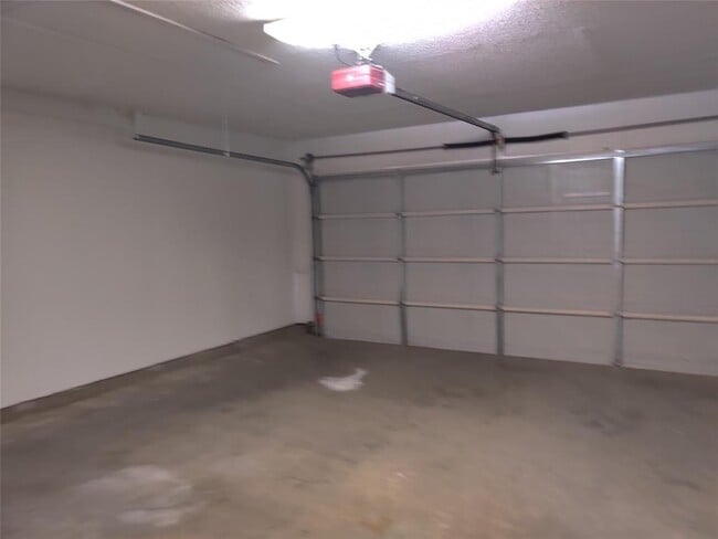 Building Photo - 5103 Summerset Trail