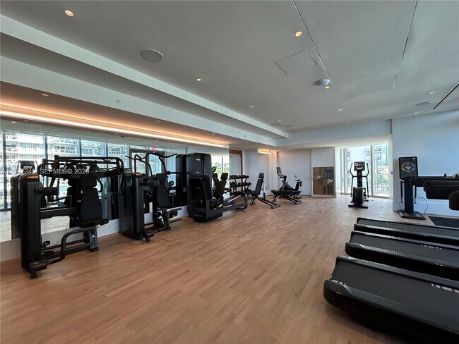 Building Photo - 175 SE 25th Rd