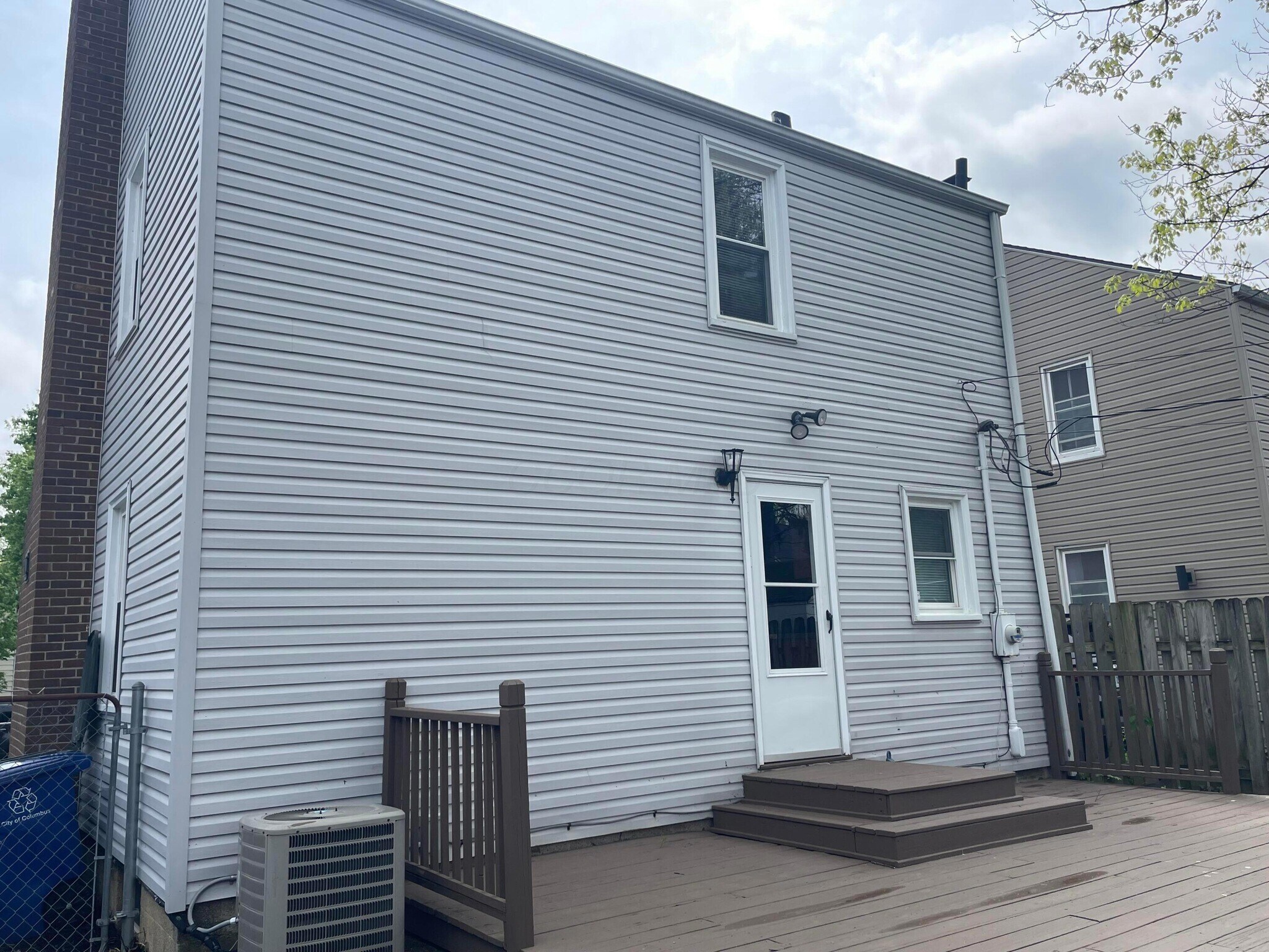 Building Photo - 341 S Roys Ave