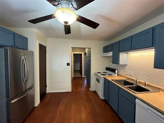 Building Photo - 312 N 6th St