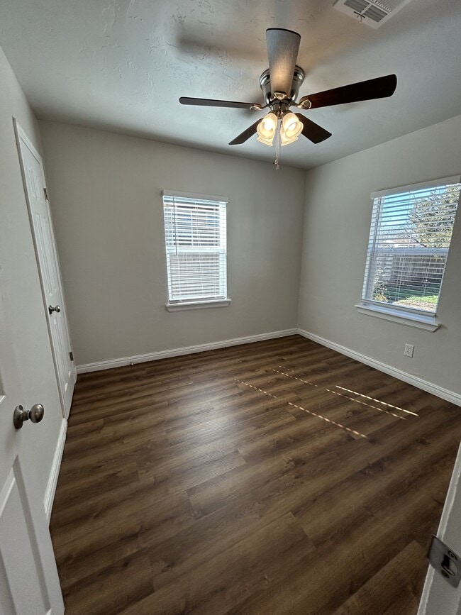 Building Photo - 2317 Doris Ave