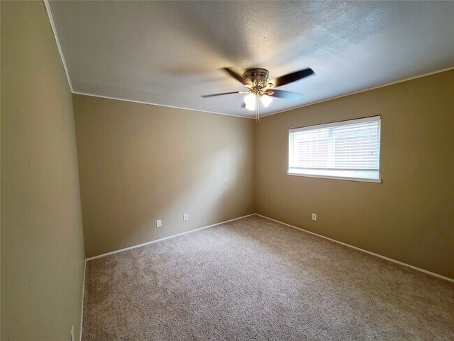 Building Photo - 4130 Santa Barbara Dr