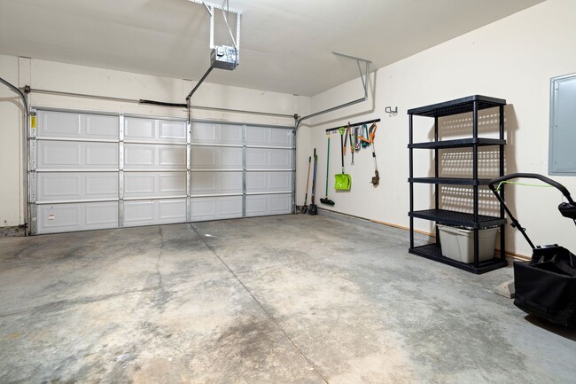 Building Photo - Wonderful Home in Arden