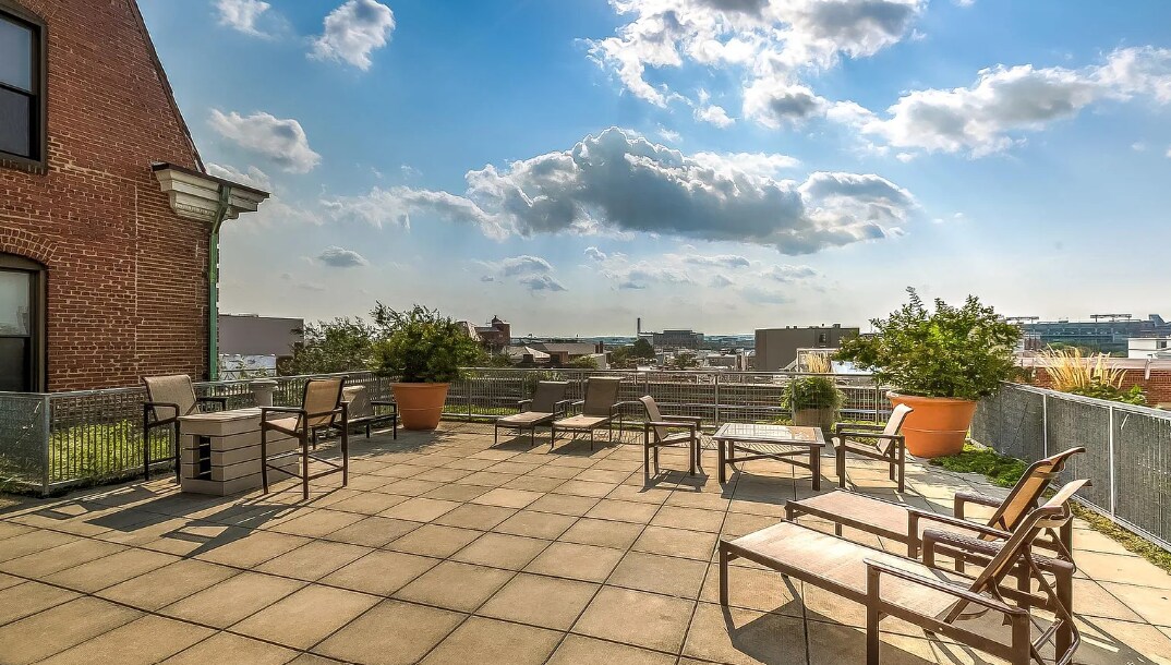 building rooftop terrace - 1211 Light St