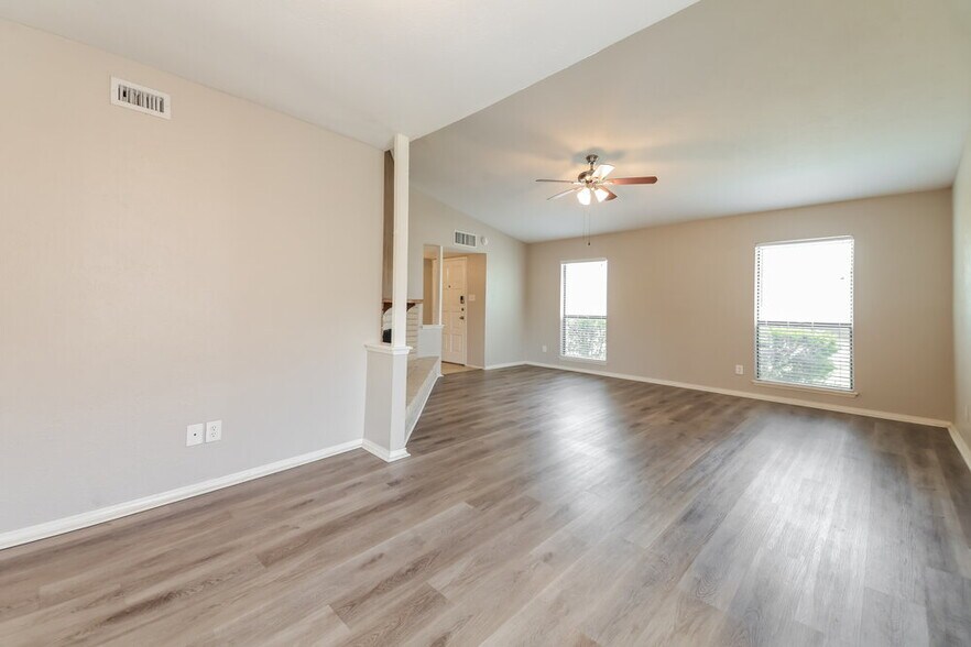 Building Photo - 6702 Blackberry Dr