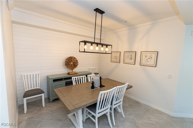 Building Photo - 15375 Grn Acrs Ave