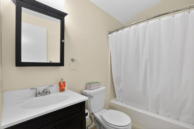 Building Photo - 915 Crystal Rock Rd