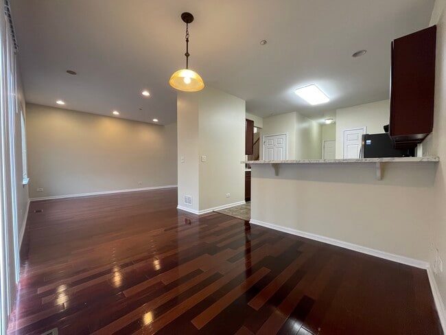 Building Photo - 1904 Maureen Dr