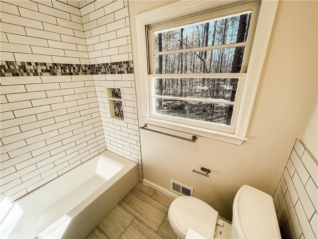 Building Photo - 359 N Victoria Rd