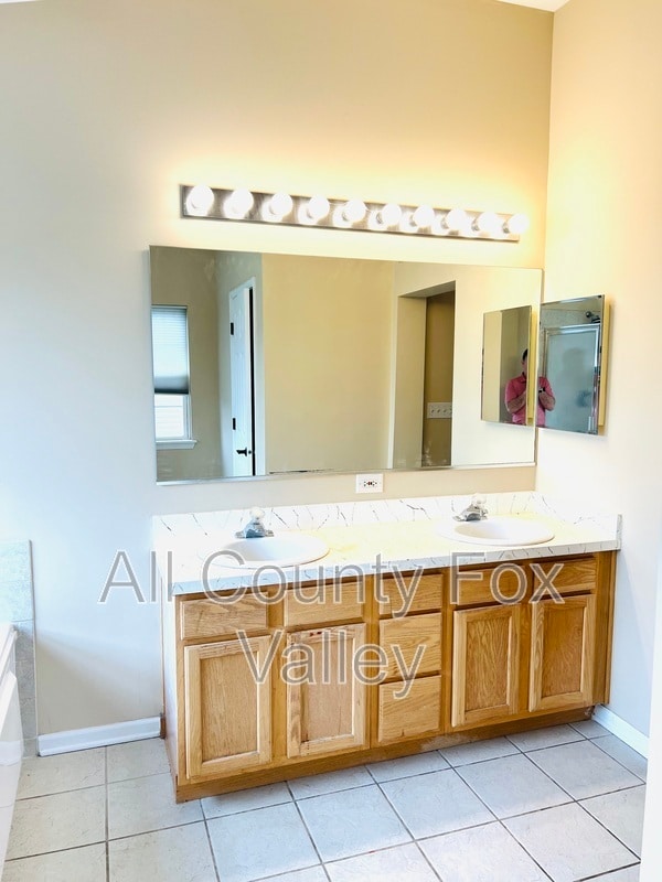 Building Photo - 2080 Mark Cir