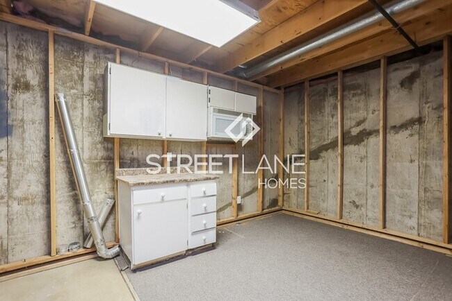 Building Photo - REDUCED! - Now offering $1000 off first fu...