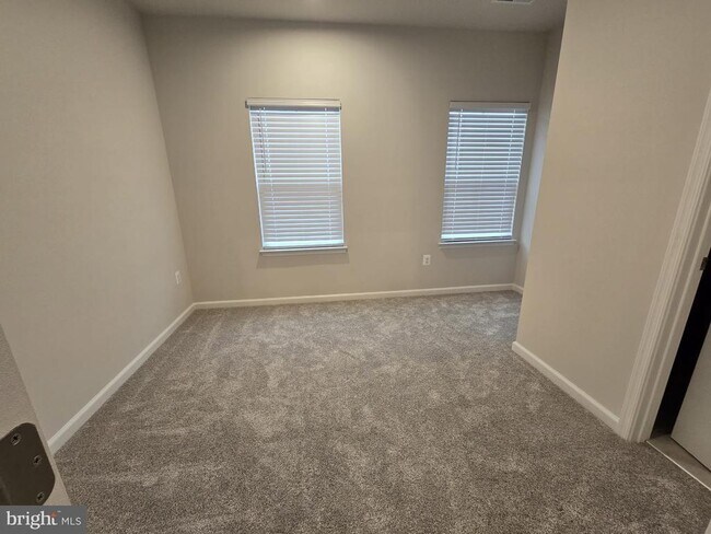 Building Photo - 4928 Dunhaven Dr