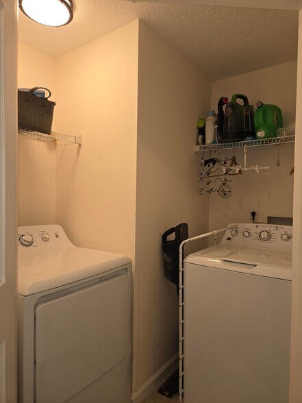 Building Photo - 2024 Alta Meadows Ln