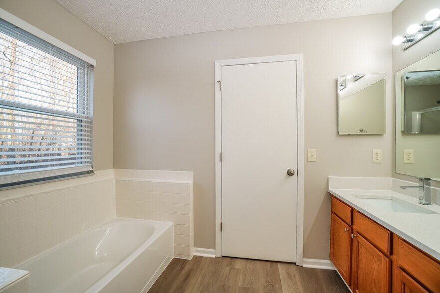 Building Photo - 9054 Jackies Bend