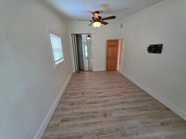 Building Photo - 1527 Tangerine St