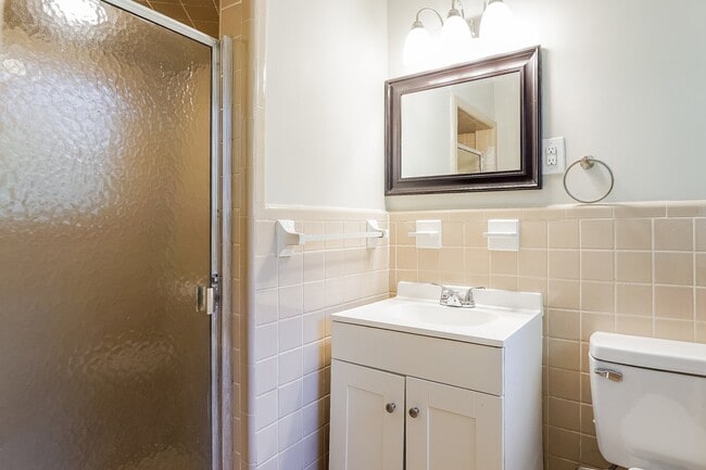 Building Photo - 2165 Circle Dr