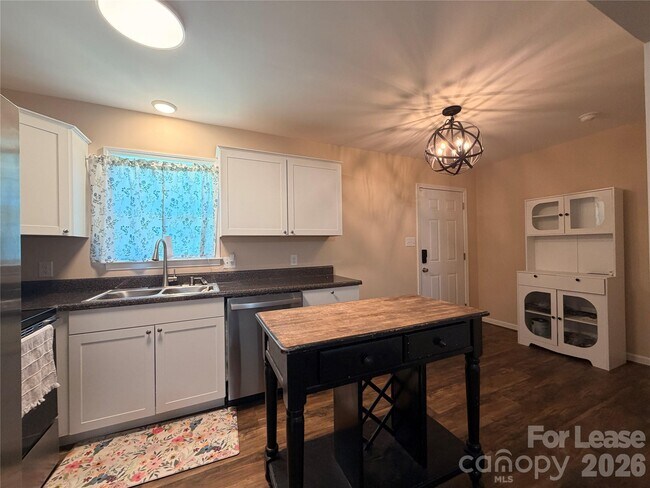 Building Photo - 67 Travora Cir