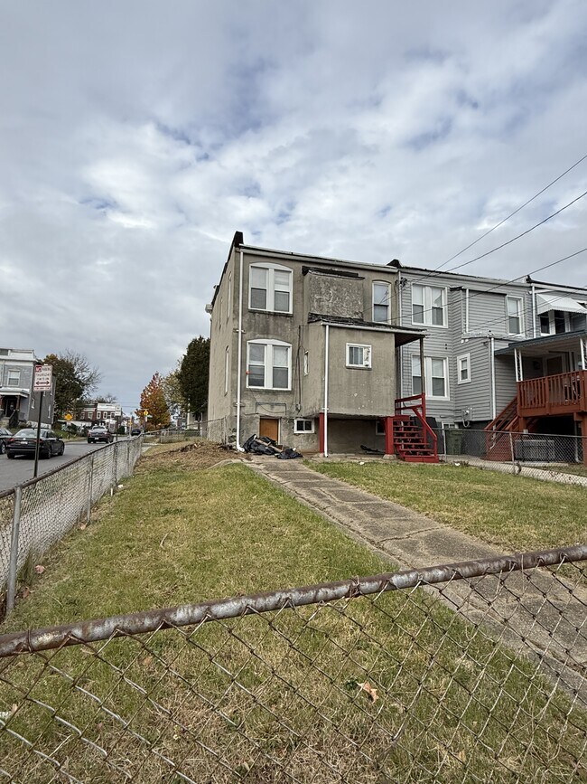 Building Photo - 501 Lyndhurst St