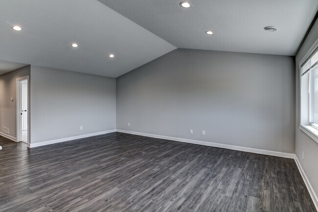 Building Photo - 600 W 9th St