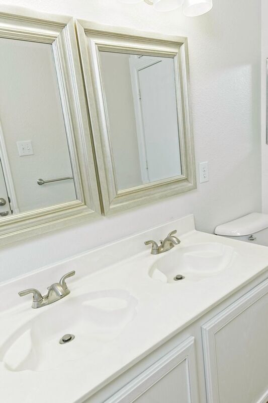 Building Photo - 2508 Clear Brook Dr