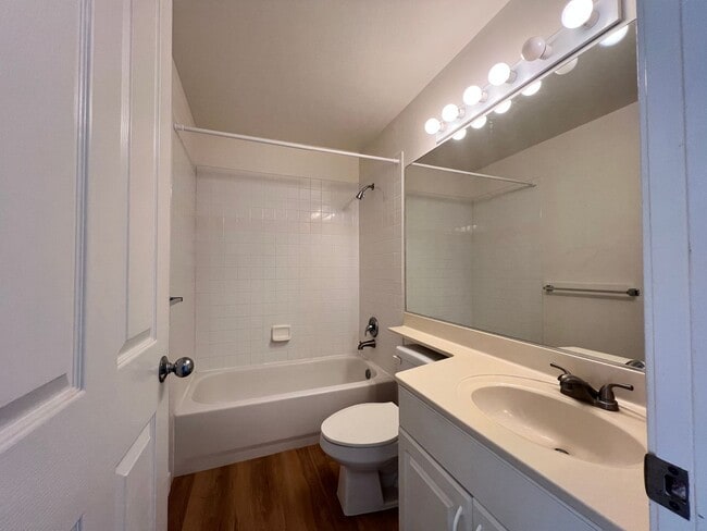 Building Photo - 75-6081 Alii Drive #BB203