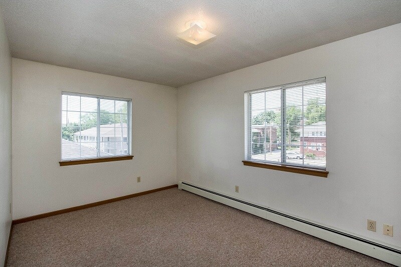 Building Photo - 427 N Dubuque St