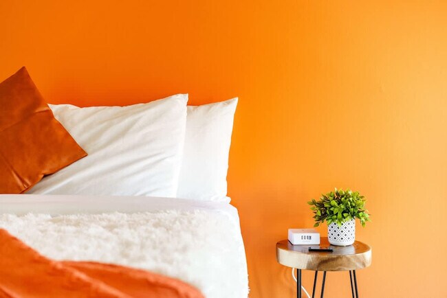 Building Photo - 313 W 4th Ave