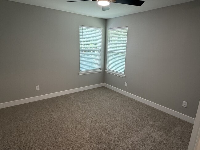 Building Photo - 146 Redrock Dr