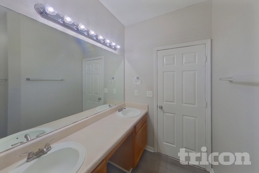 Building Photo - 3329 Coach House Ct