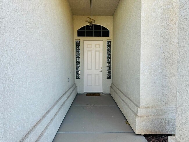Building Photo - SHORT TERM RENTAL 3BD/2BA IN PRIVATE GATED...