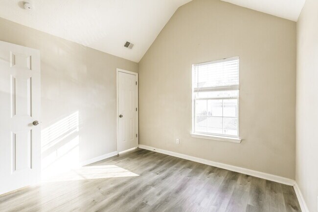 Building Photo - 729 Wood Bend Ct