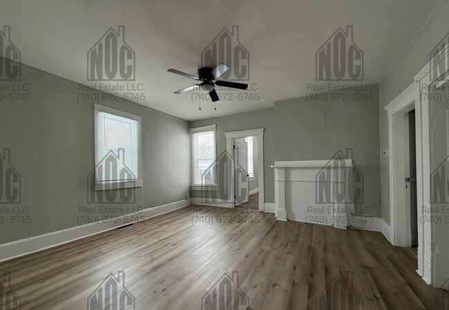 Building Photo - 1236 1/2-1236 1/2 E Locust St