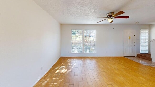 Building Photo - 1015 E Yager Ln