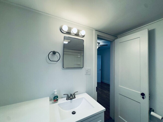 Building Photo - Nice Country Home