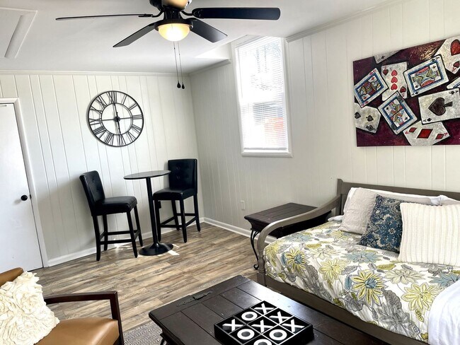 Building Photo - 214 Chapman Ln